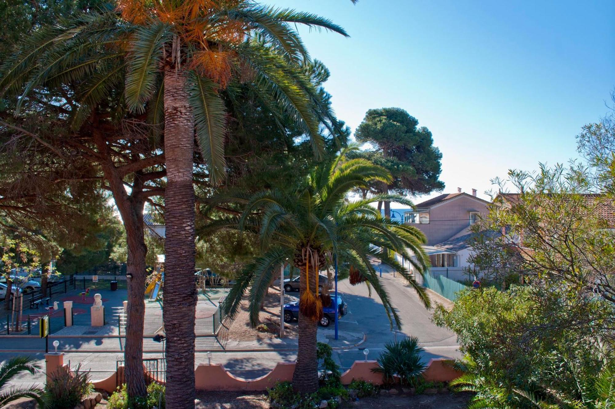 Logis Hotel Restaurant Le Kalliste Hyères Exterior foto